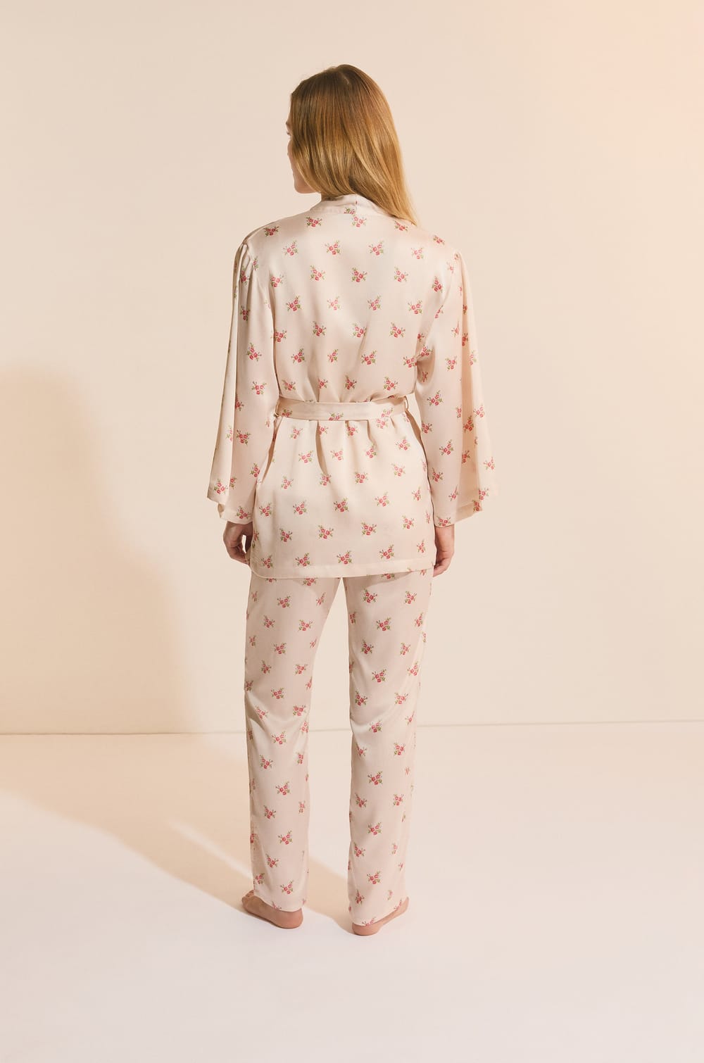 Ensemble de pyjama 3 pi&egrave;ces satin&eacute; &agrave; motifs fleuris;${refinementColor}