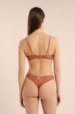 Podprsenka č.4 - Podprsenka s měkk&yacute;mi ko&scaron;&iacute;čky z krajky;${refinementColor}