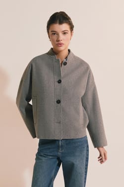 Manteau court boutonn&eacute;;${refinementColor}