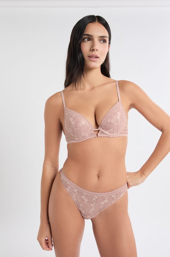 Tanga en dentelle;${refinementColor}