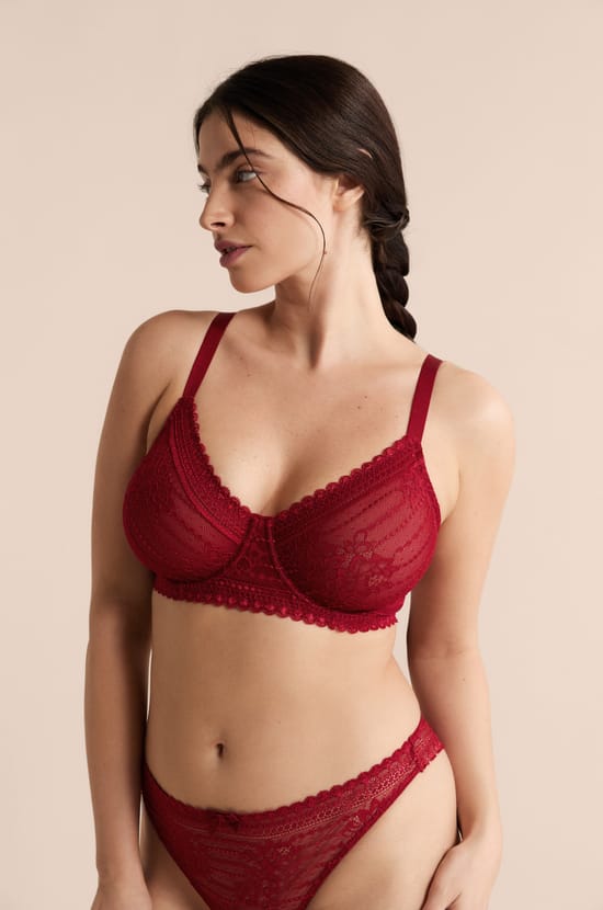 Sujetador sin relleno con efecto reductor de una talla;${refinementColor}