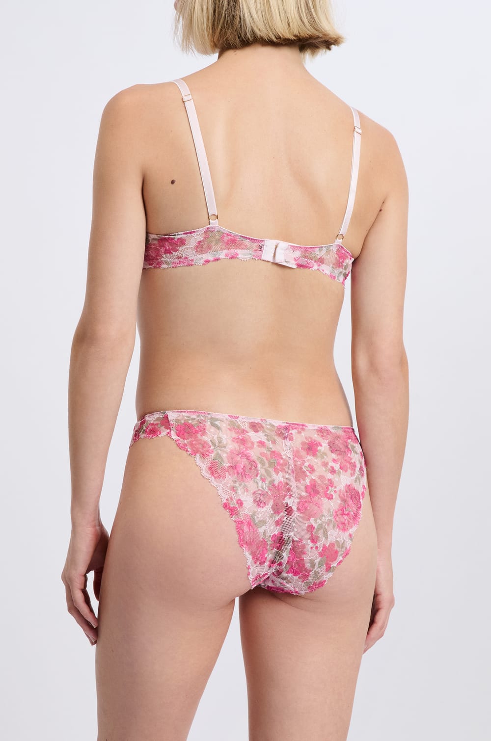 Culotte en dentelle;${refinementColor}