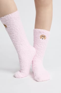 Chaussettes anti-d&eacute;rapantes en fausse fourrure avec broderie teckel;${refinementColor}