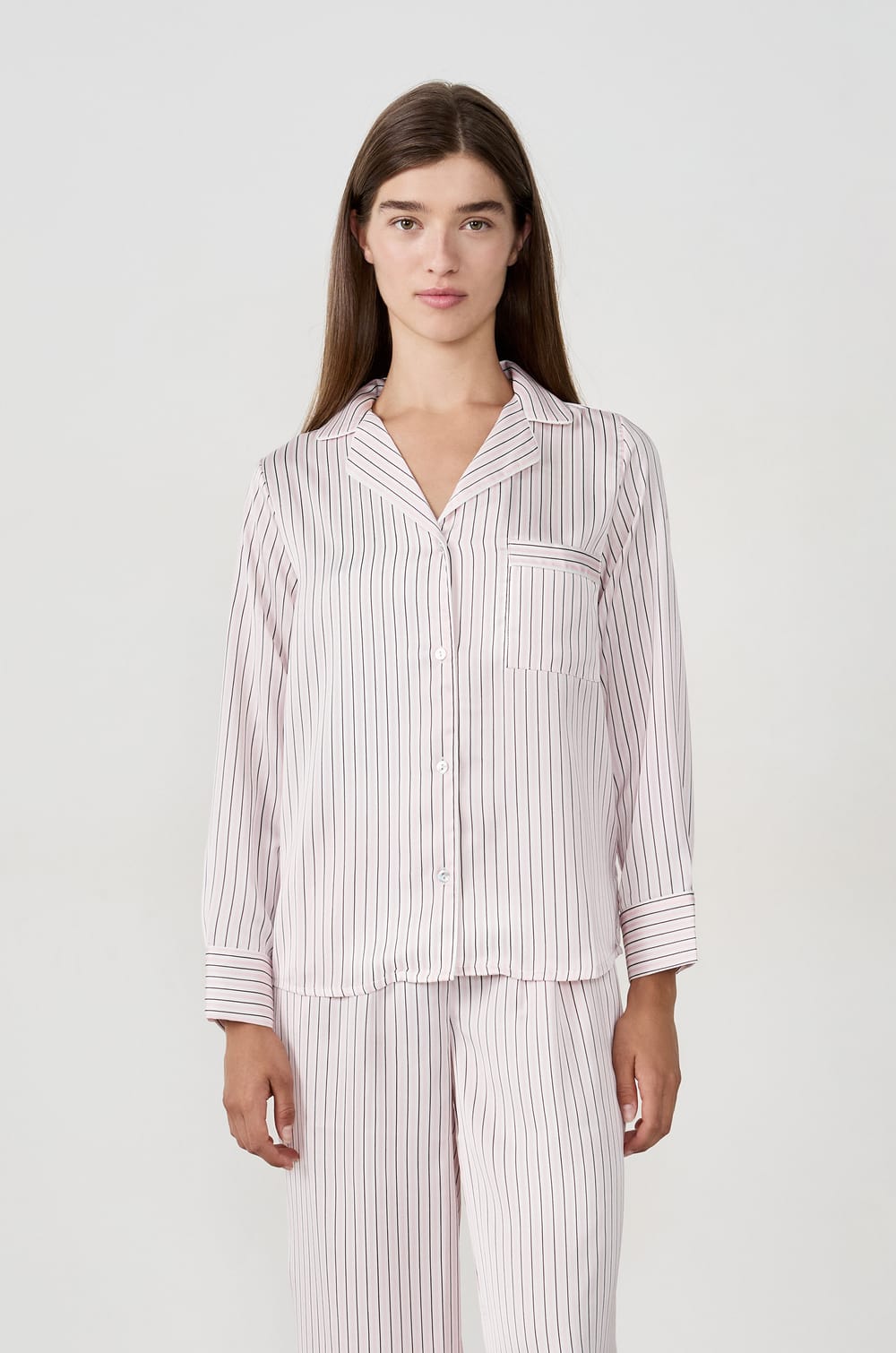 Gestreifte Pyjama-Bluse aus Satin;${refinementColor}