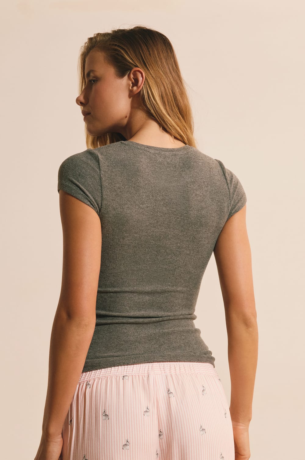 T-shirt manches courtes avec motif lapin;${refinementColor}