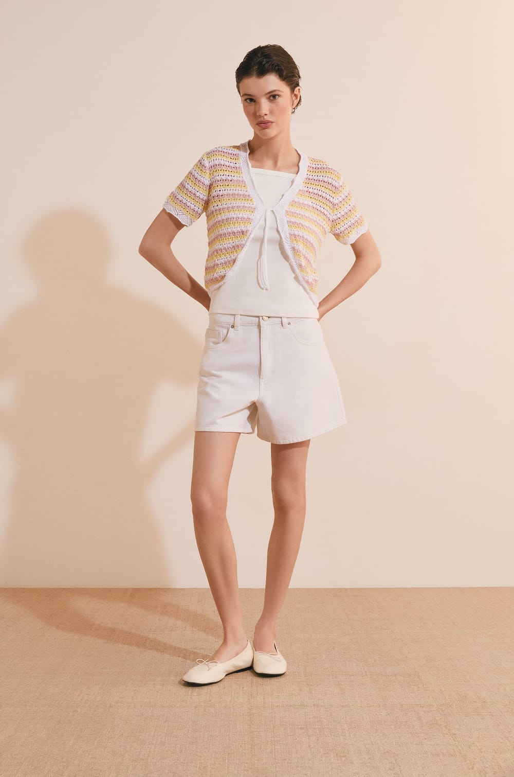 Cardigan manches courtes ouvert sur le devant;${refinementColor}