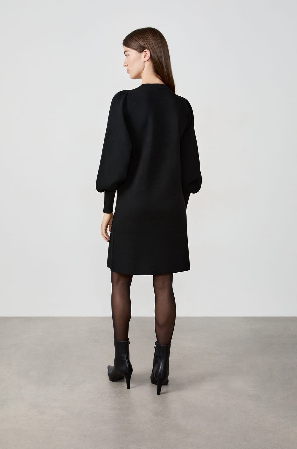 Robe pull courte;${refinementColor}