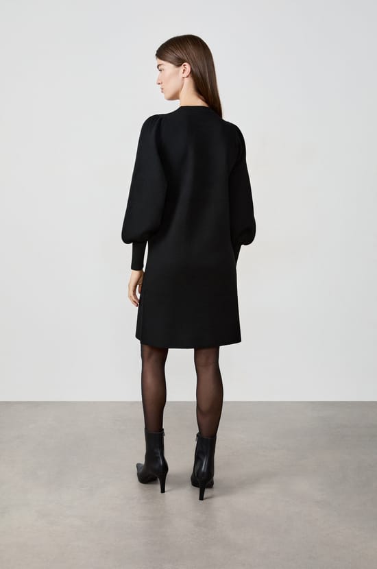Robe pull courte;${refinementColor}