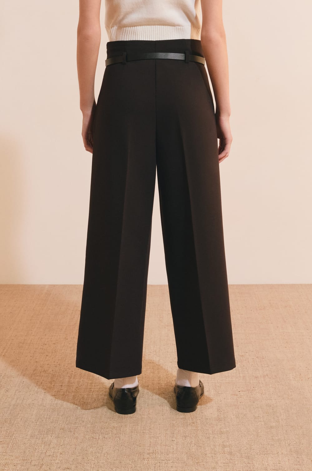 Pantalon cropped;${refinementColor}