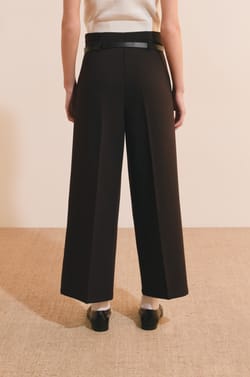 Pantalon cropped;${refinementColor}