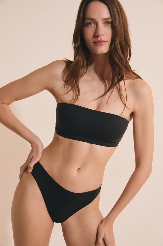 Sujetador bandeau de microfibra;${refinementColor}