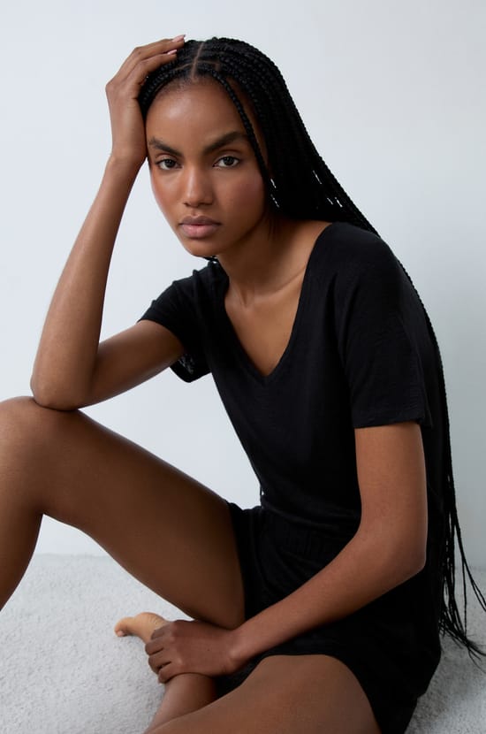 Short-sleeved T-shirt 100% linen;${refinementColor}