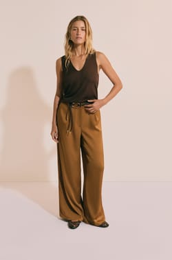 T-shirt sans manches col V;${refinementColor}