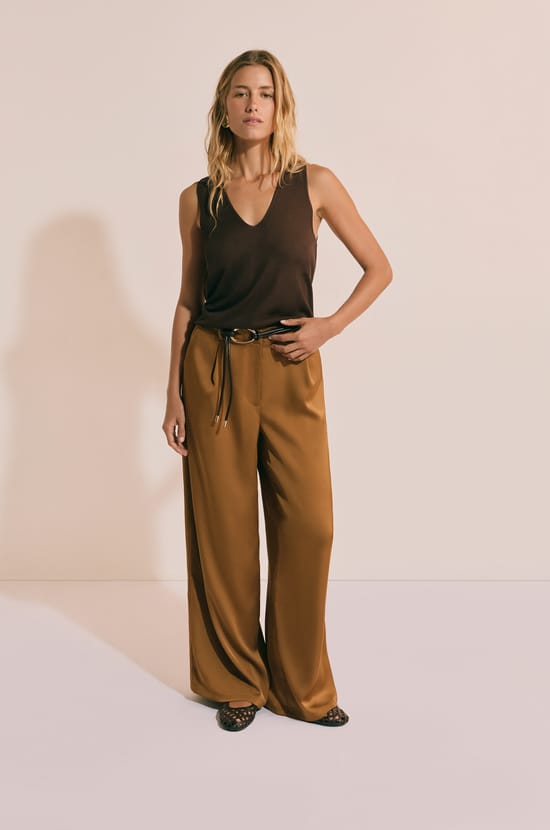 T-shirt sans manches col V;${refinementColor}