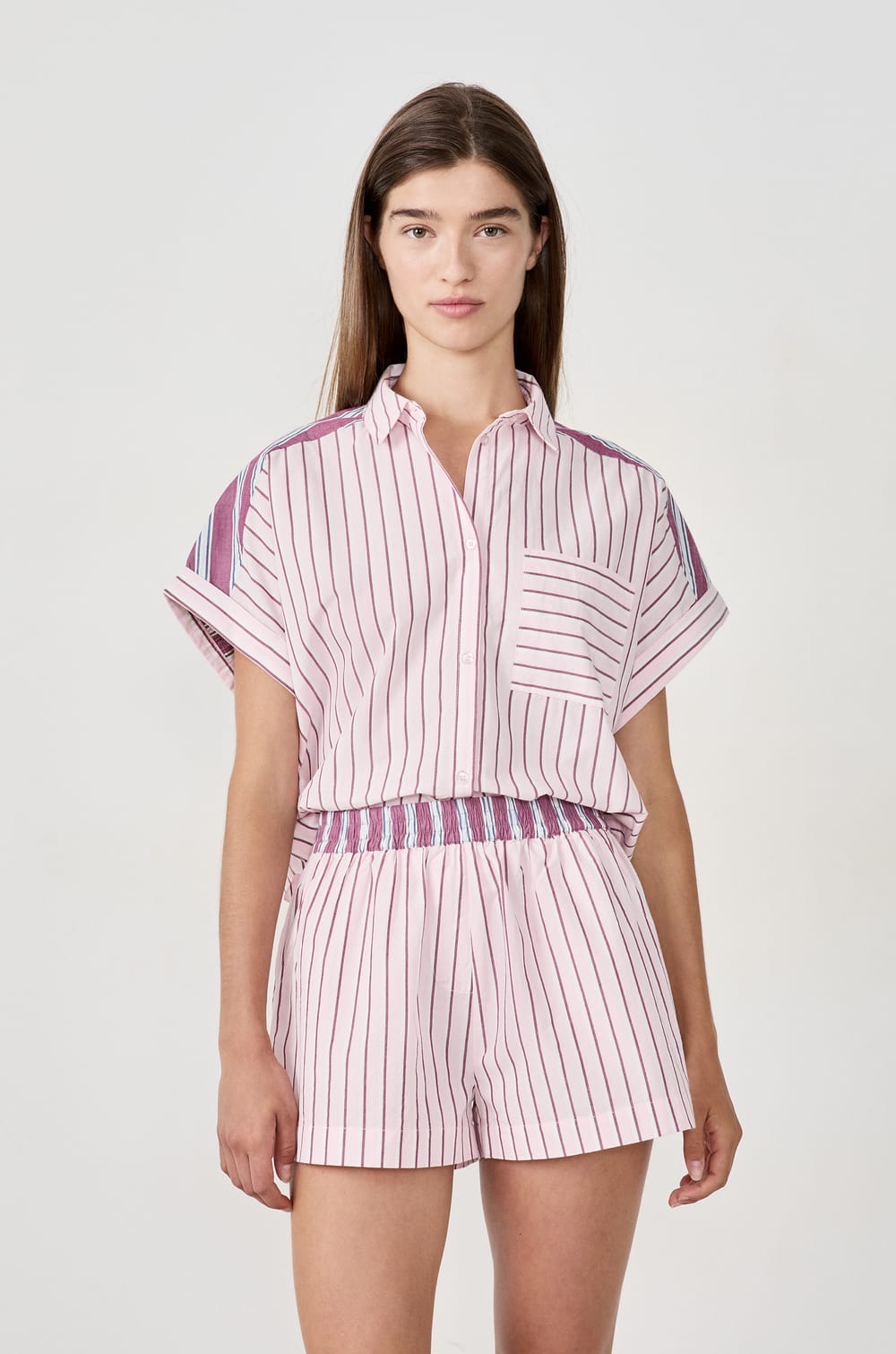 Pantal&oacute;n cortos de pijama a rayas;${refinementColor}