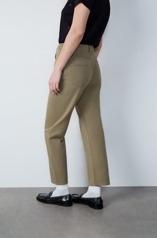 Straight Trousers;${refinementColor}