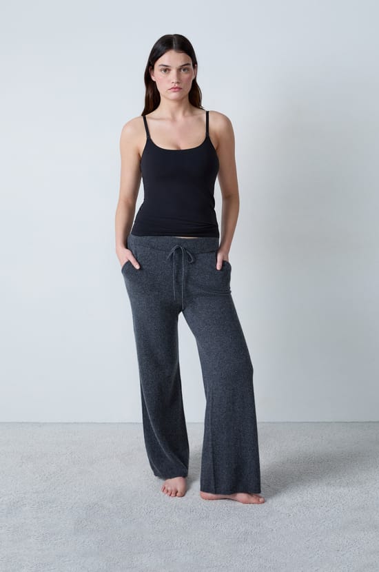 Top with thin straps, nursing clips;${refinementColor}