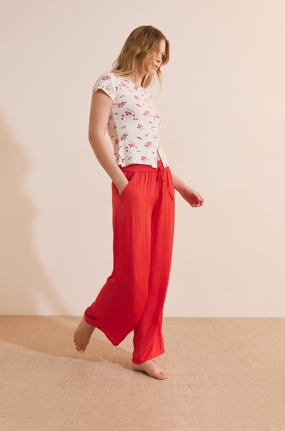 Pantalon satin&eacute; coupe large;${refinementColor}