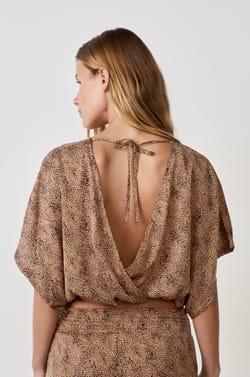 Short-sleeved satin top;${refinementColor}