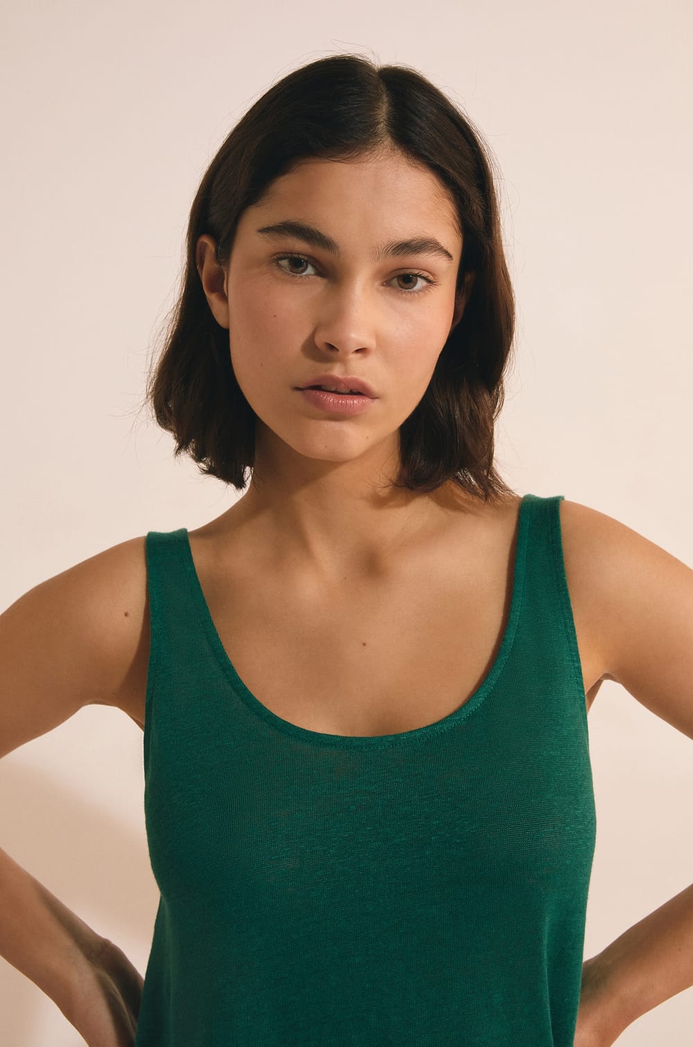 Top de pijama de lino;${refinementColor}