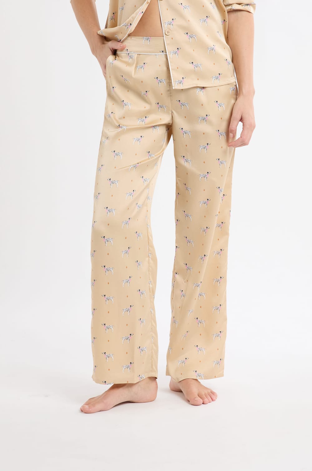 Pantalon de pyjama en satin à motifs chiens;${refinementColor}