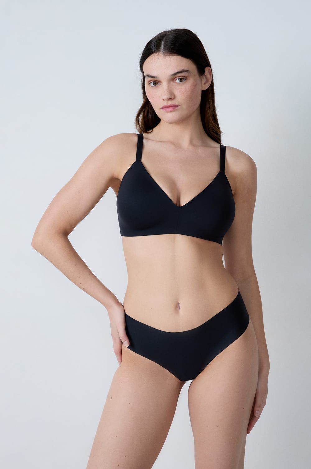 Soutien-gorge coques fines sans armatures en microfibre;${refinementColor}