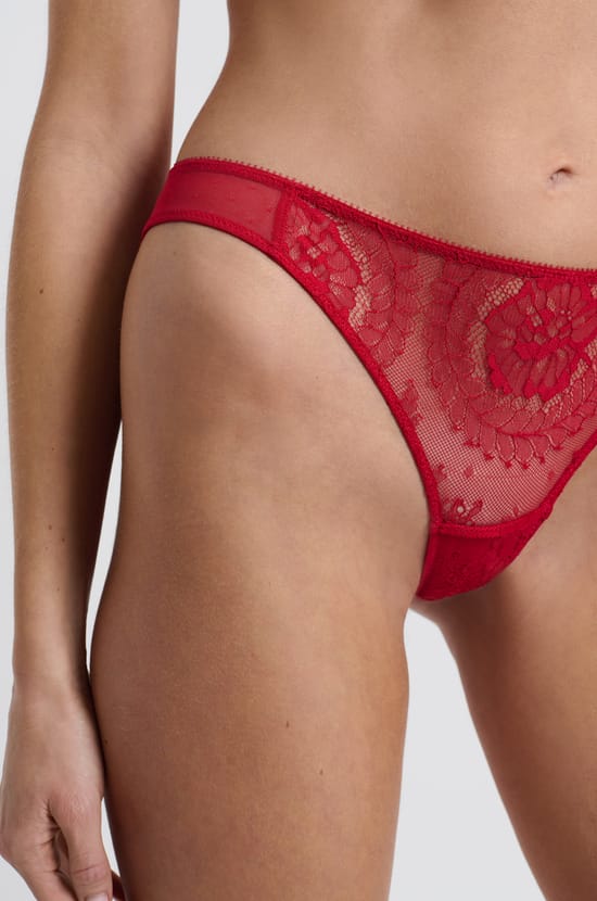 Tanga en dentelle;${refinementColor}