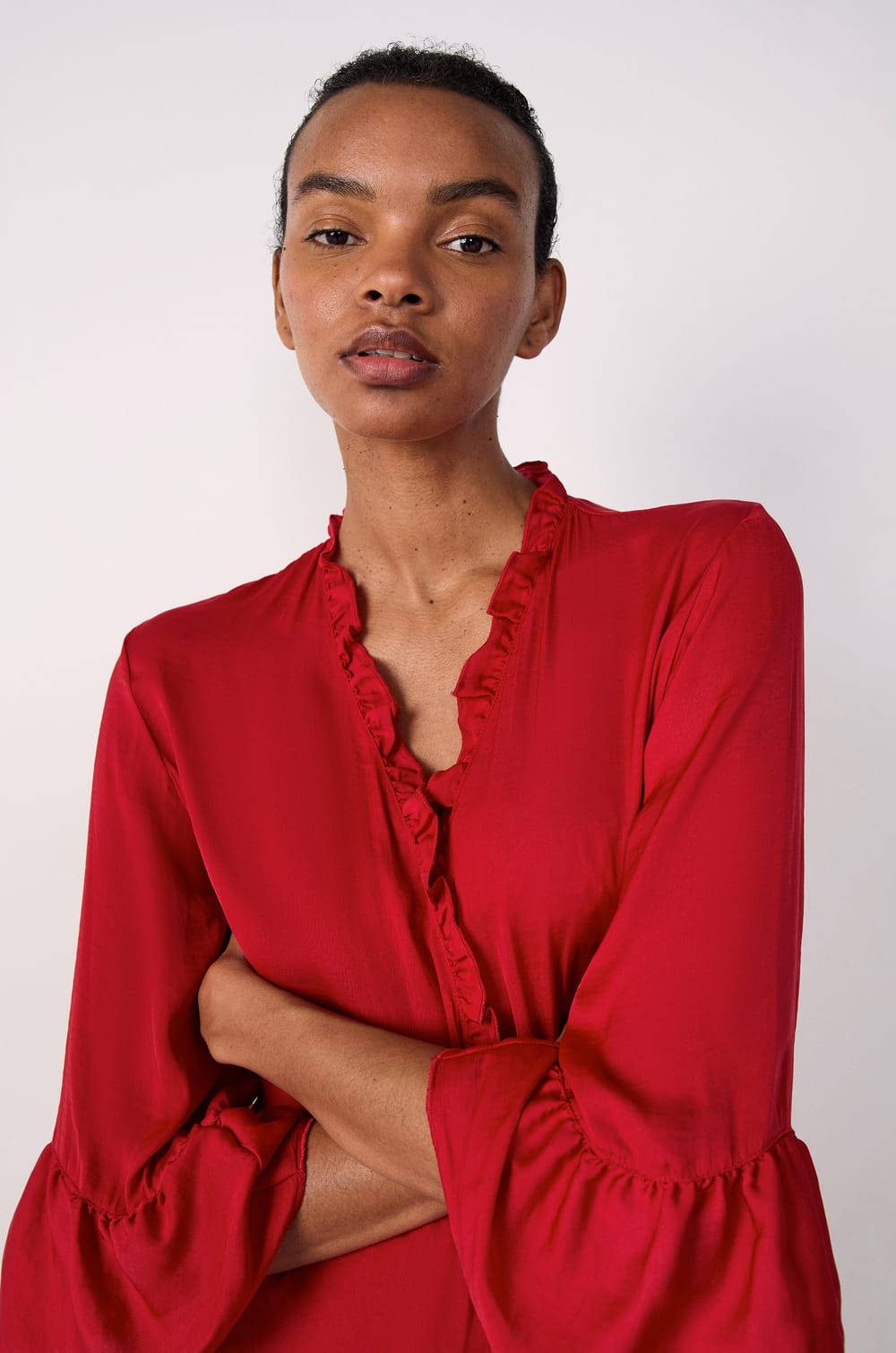 Short Satin Robe;${refinementColor}