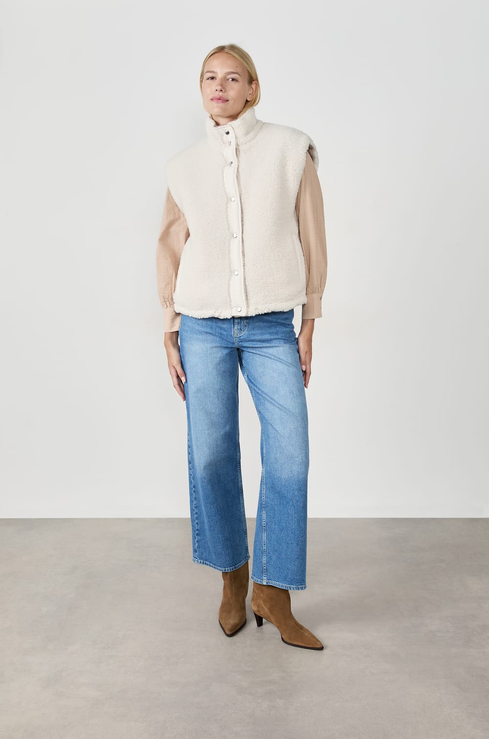 Reversible sleeveless checkered jacket;${refinementColor}