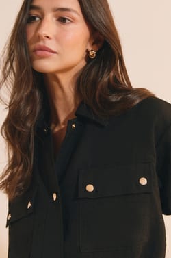 Veste avec d&eacute;tail bouton dor&eacute;;${refinementColor}