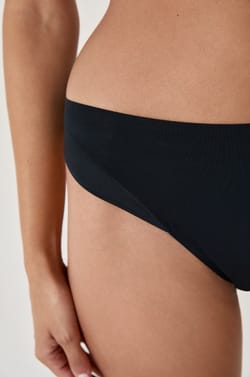 Satin microfibre tanga;${refinementColor}