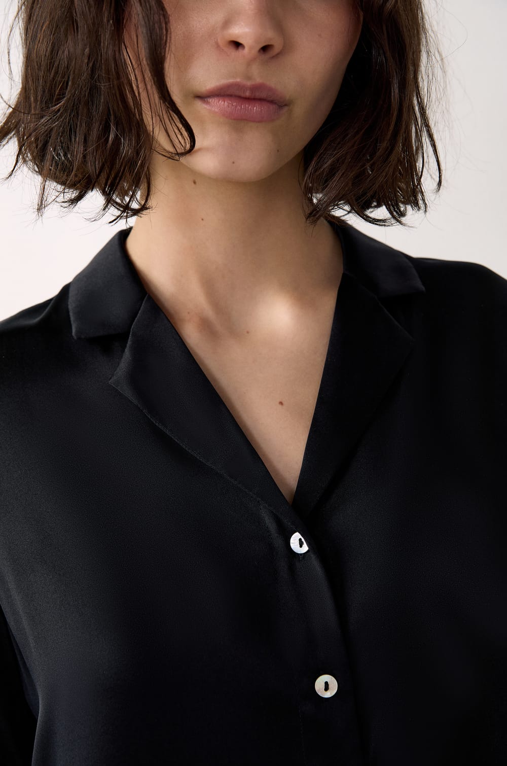 Short-sleeved silk pyjama shirt;${refinementColor}