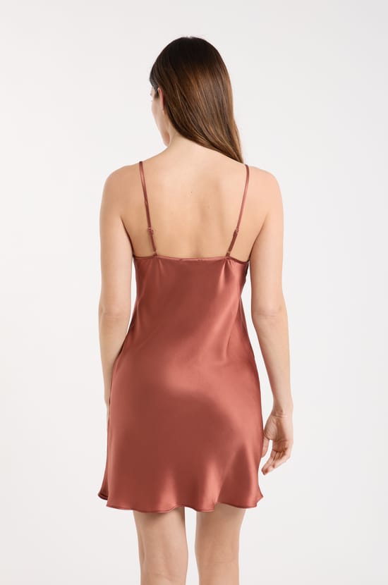 Nuisette en soie détails dentelle;${refinementColor}