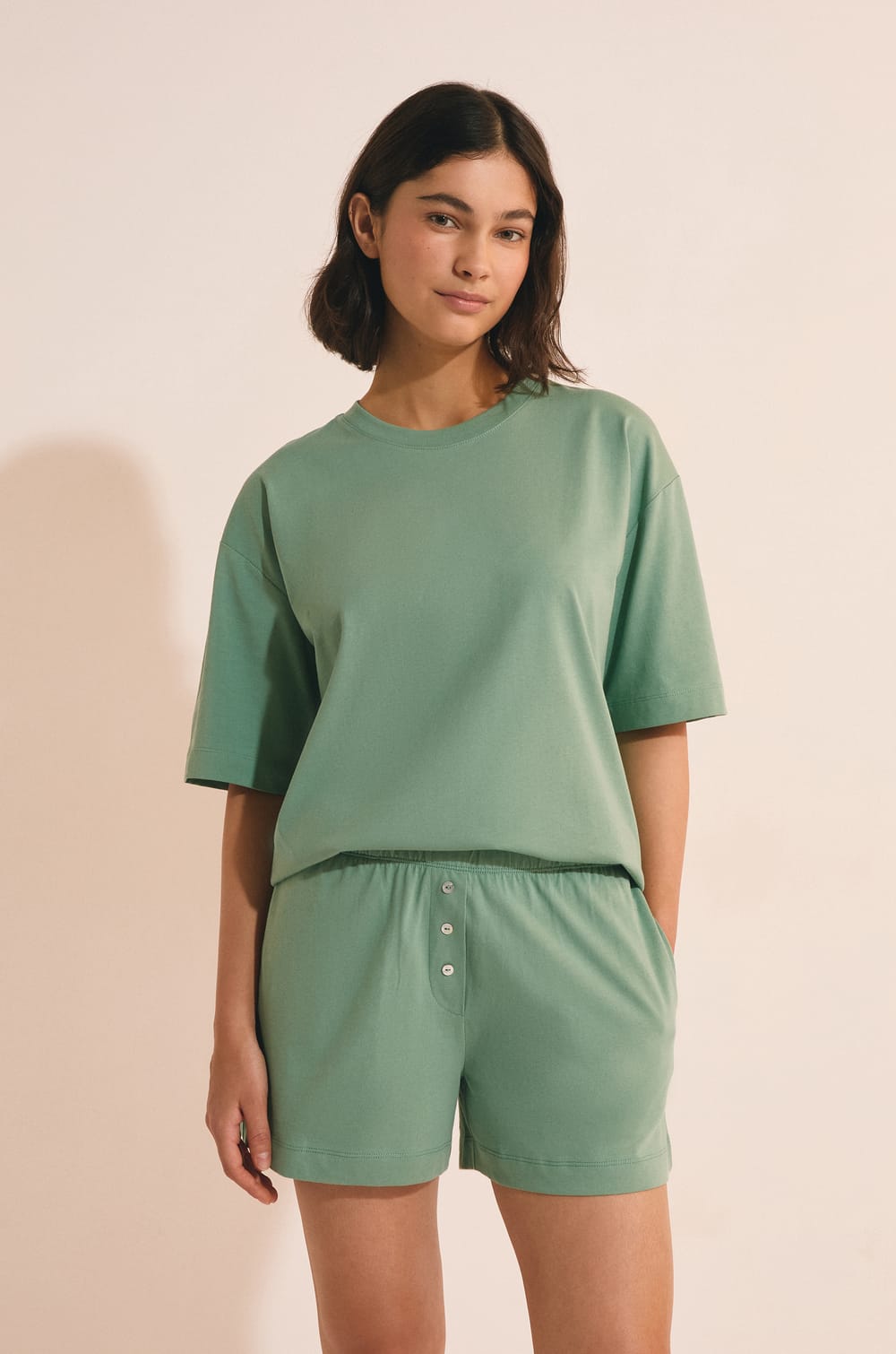 Pantal&oacute;n corto de pijama boyfriend de algod&oacute;n ;${refinementColor}