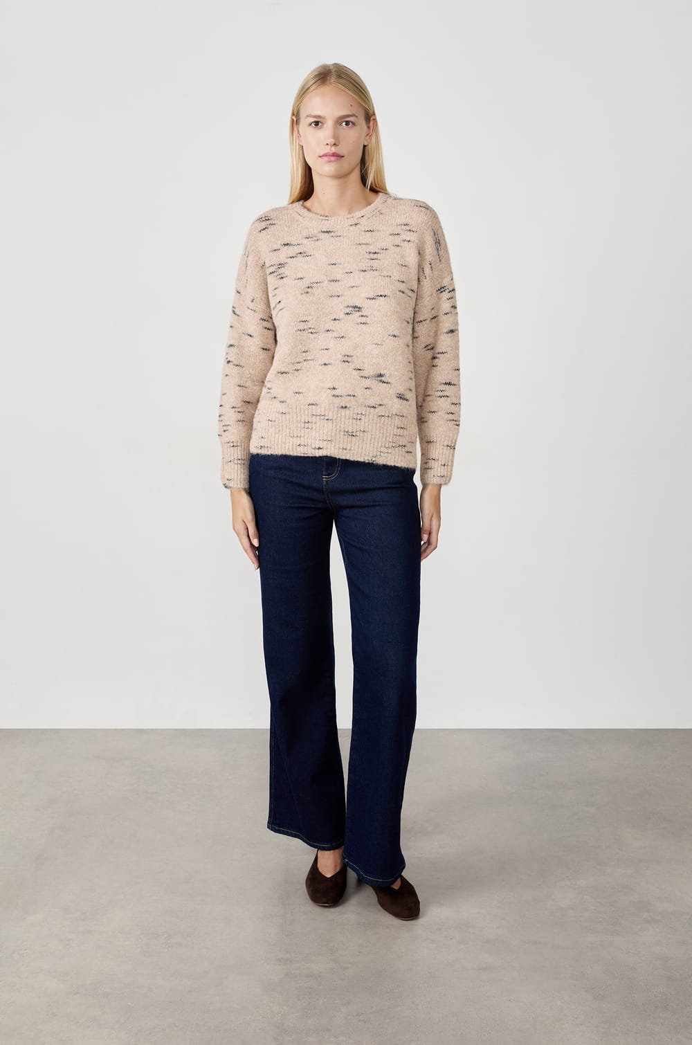Round Neck Sweater;${refinementColor}