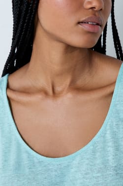 Top de tirantes de lino;${refinementColor}