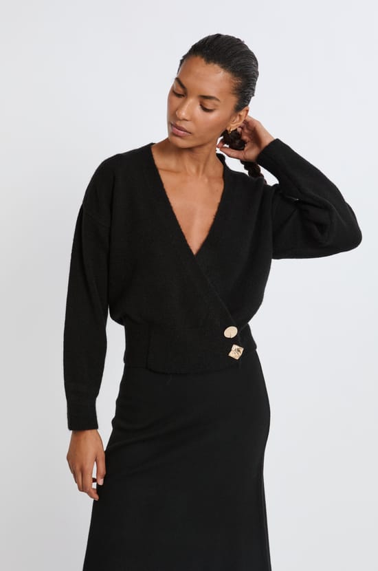 Pull col V avec boutons dorés;${refinementColor}