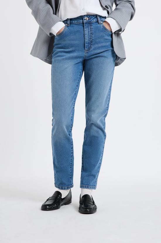 Jean coupe slim;${refinementColor}