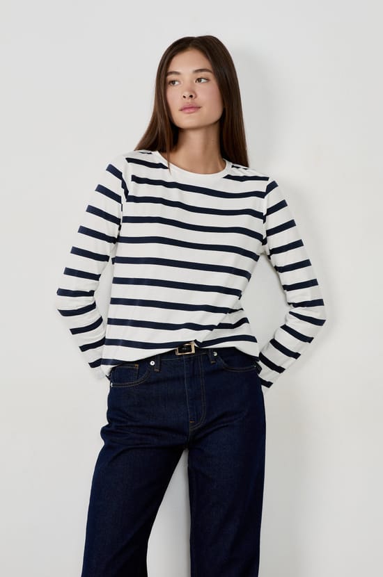 T-shirt manches longues à rayures;${refinementColor}