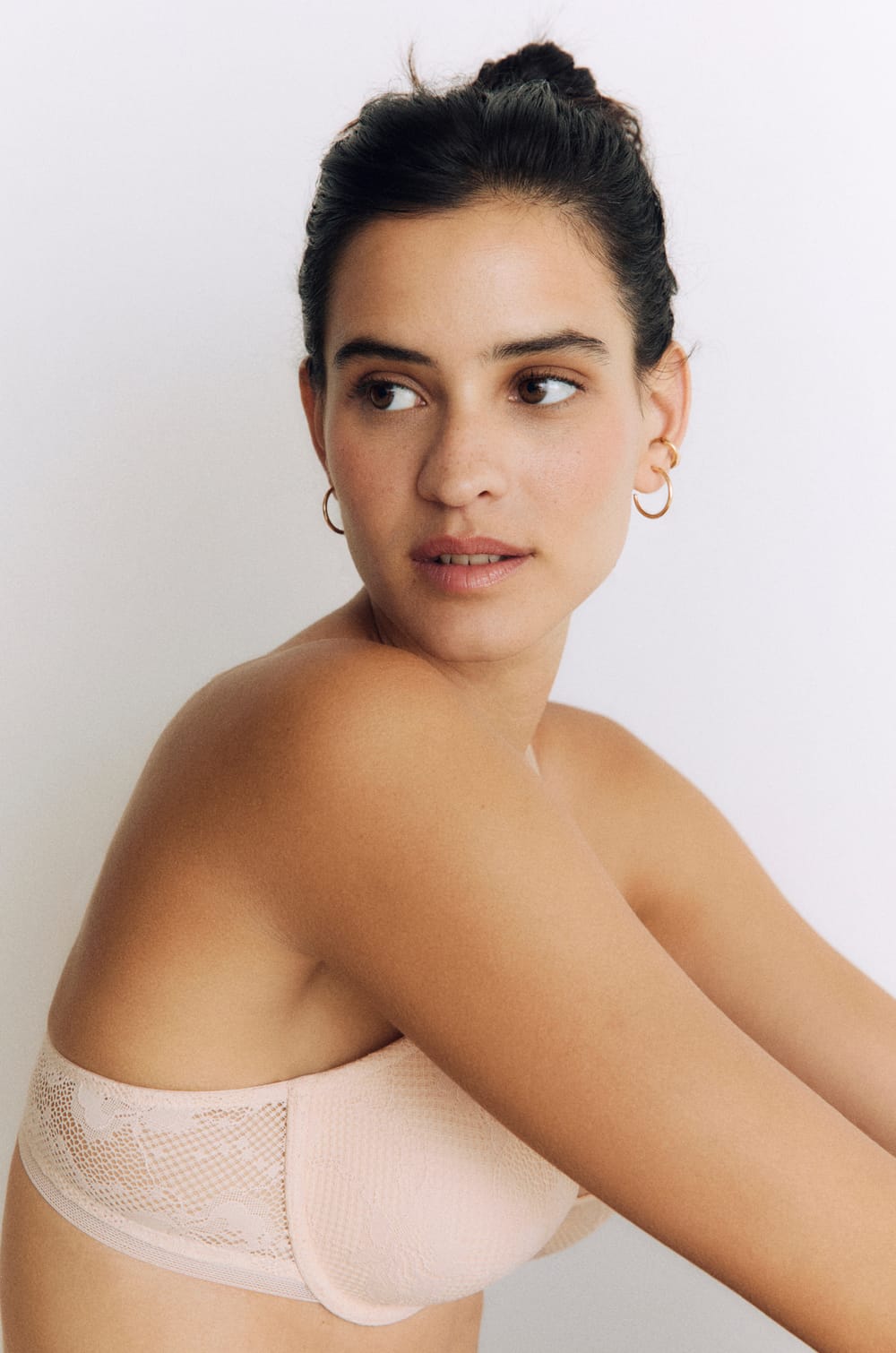 Soutien-gorge coques fines en dentelle;${refinementColor}