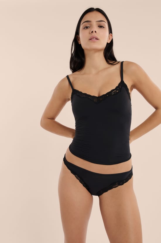 Tanga en microfibre et dentelle;${refinementColor}