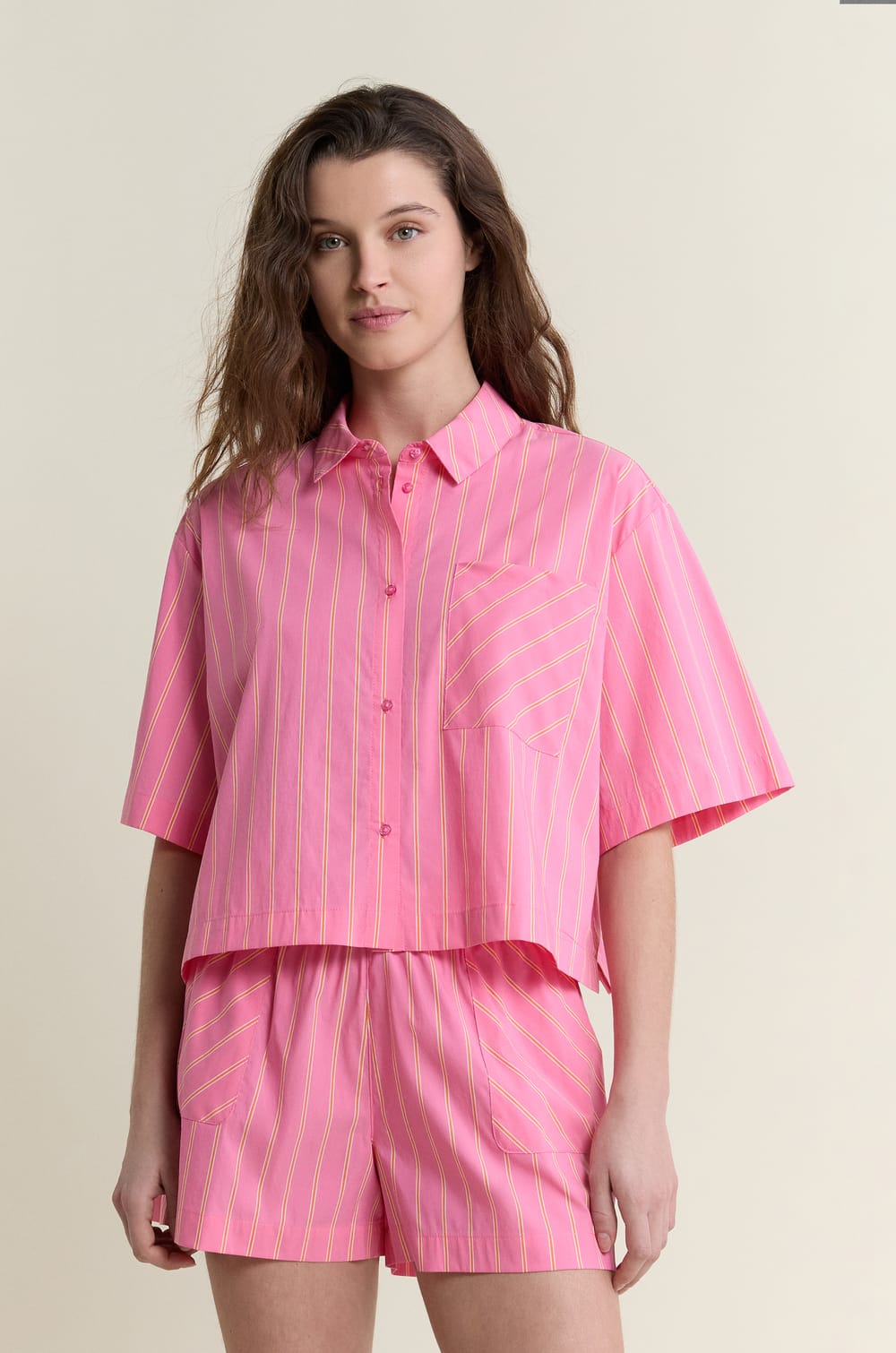 Chemise manches courtes de pyjama &agrave; rayures avec coton;${refinementColor}