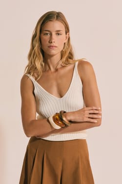 D&eacute;bardeur col V;${refinementColor}