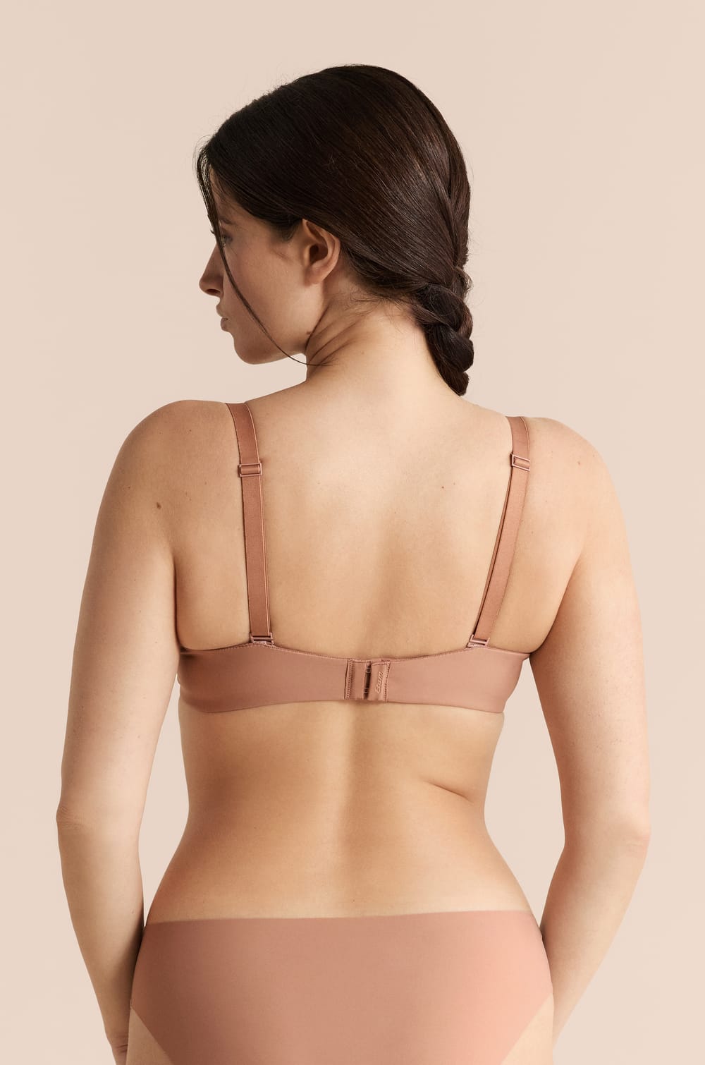 Sujetador N.4 - Copas finas;${refinementColor}