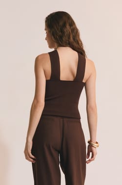 Top avec d&eacute;tail bijoux &agrave; l&rsquo;avant;${refinementColor}