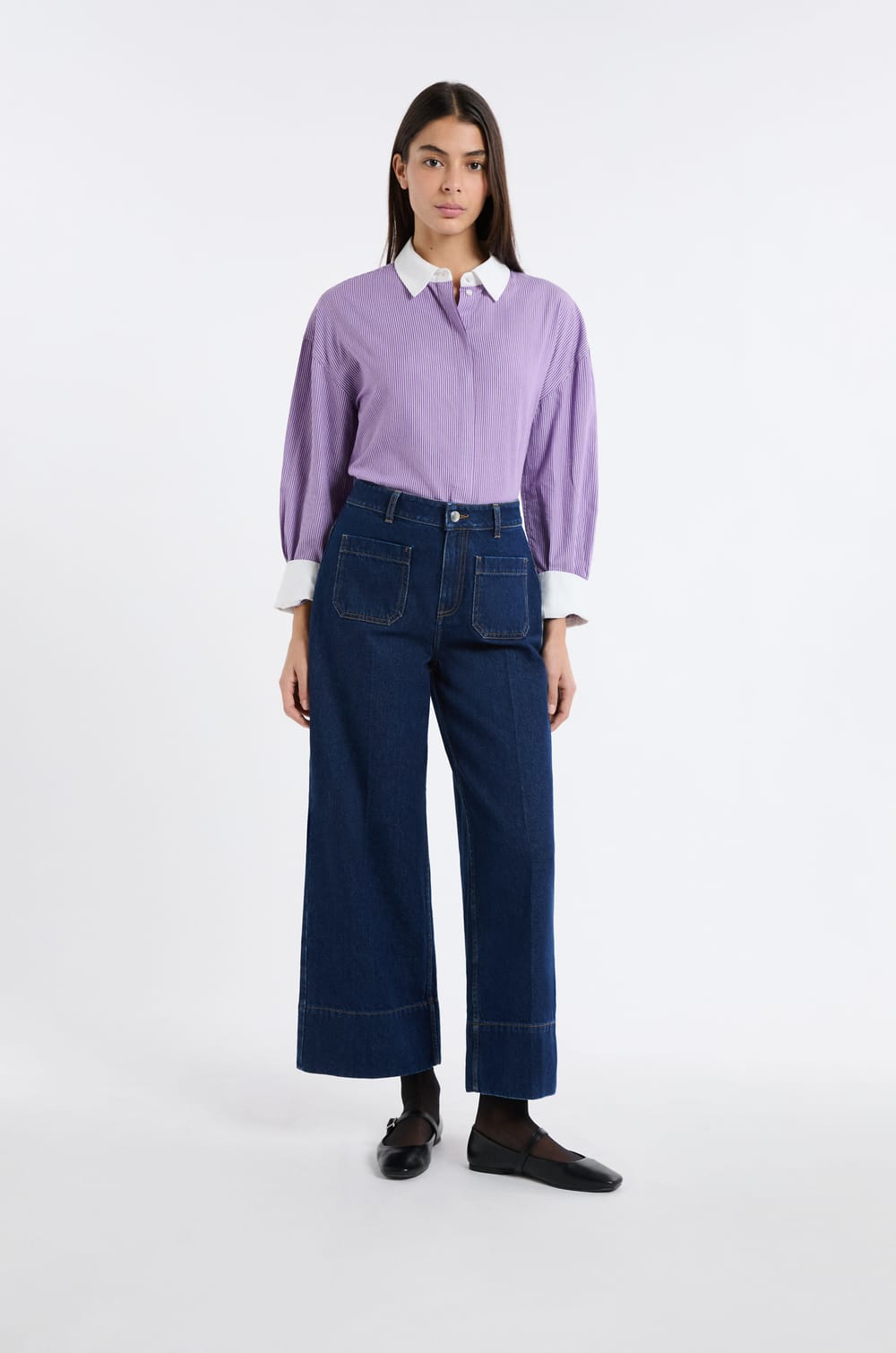 Vaqueros rectos con bolsillos delanteros;${refinementColor}