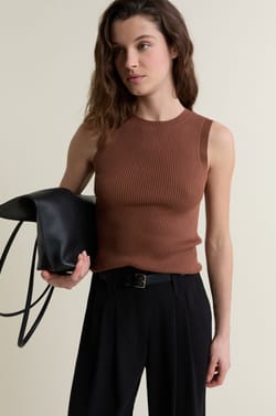 D&eacute;bardeur en maille fine c&ocirc;tel&eacute;e;${refinementColor}