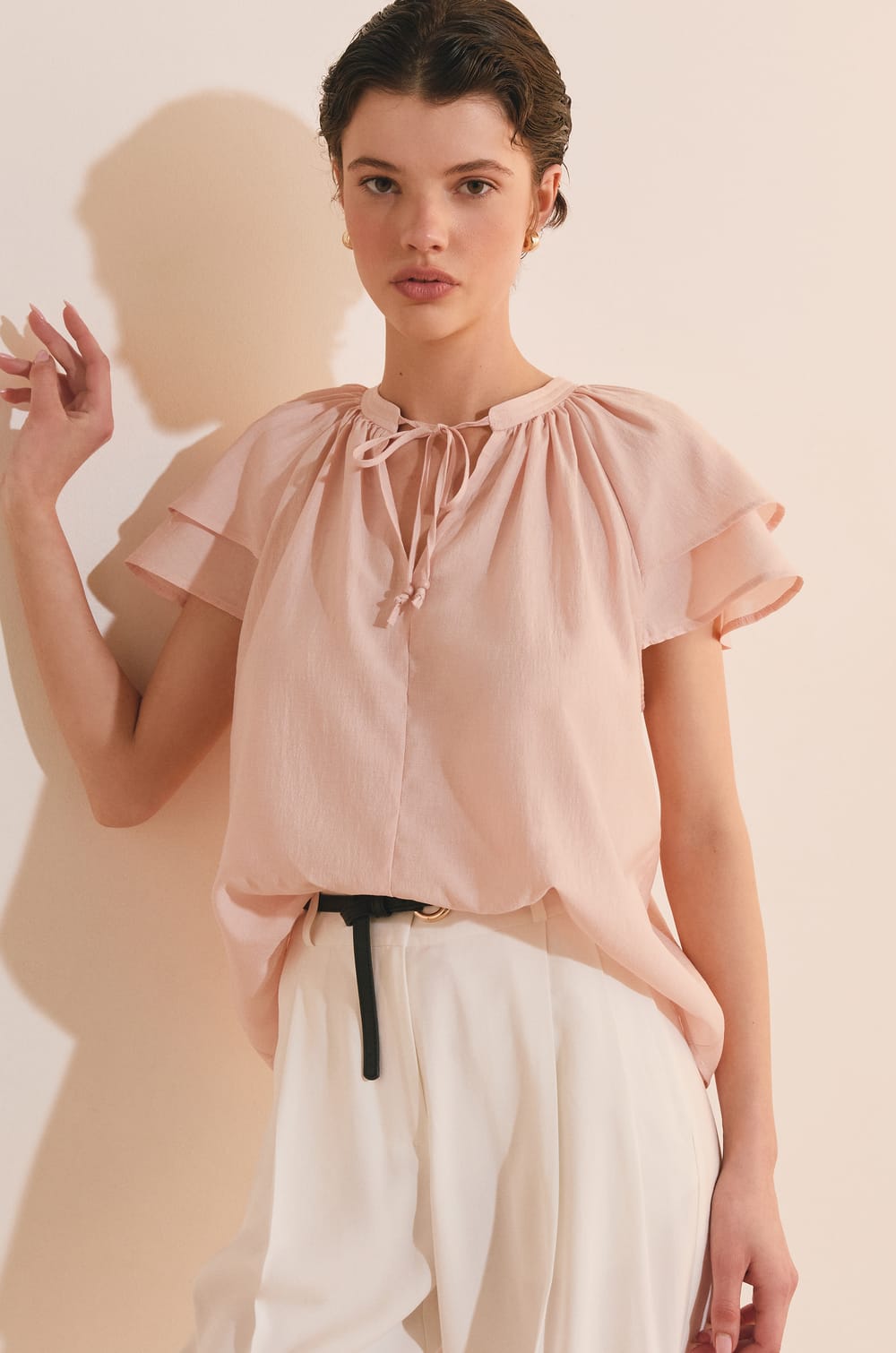 Top manches courtes bouffantes &agrave; nouer;${refinementColor}