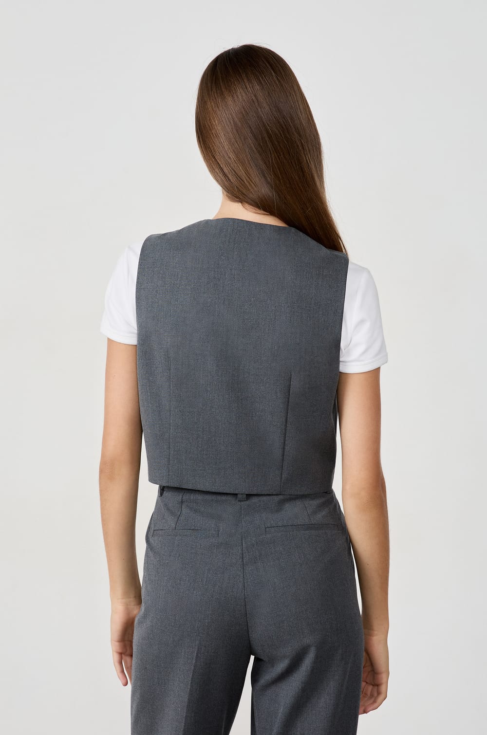 Short sleeveless cardigan;${refinementColor}