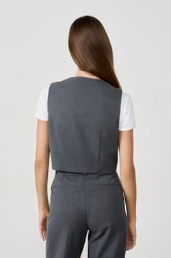 Short sleeveless cardigan;${refinementColor}